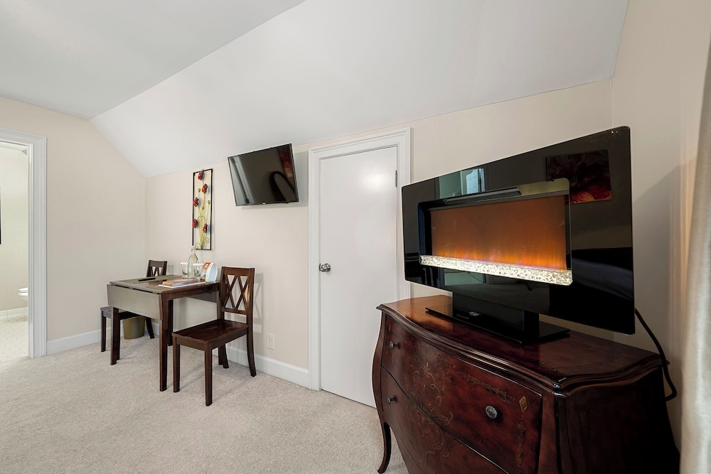 Pleasanton Courtyard Bed and Breakfast 30/49