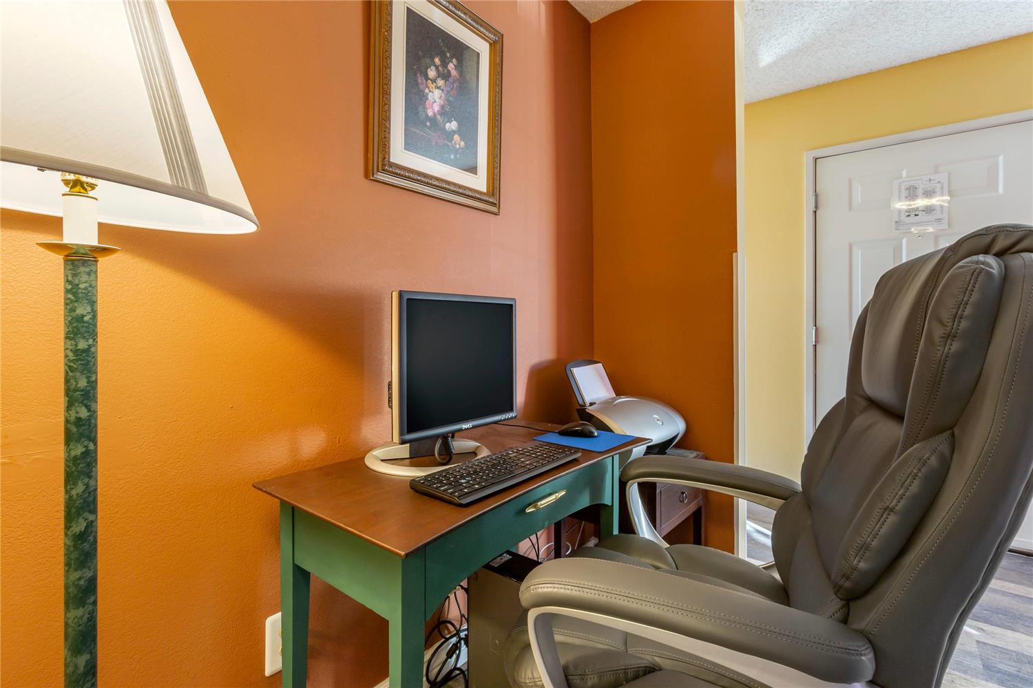 Suburban Studios Albuquerque Uptown 20/26