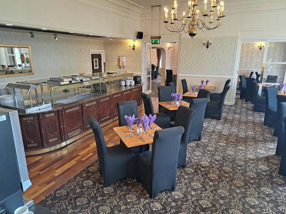 Prince of Wales Hotel Southport 52/62