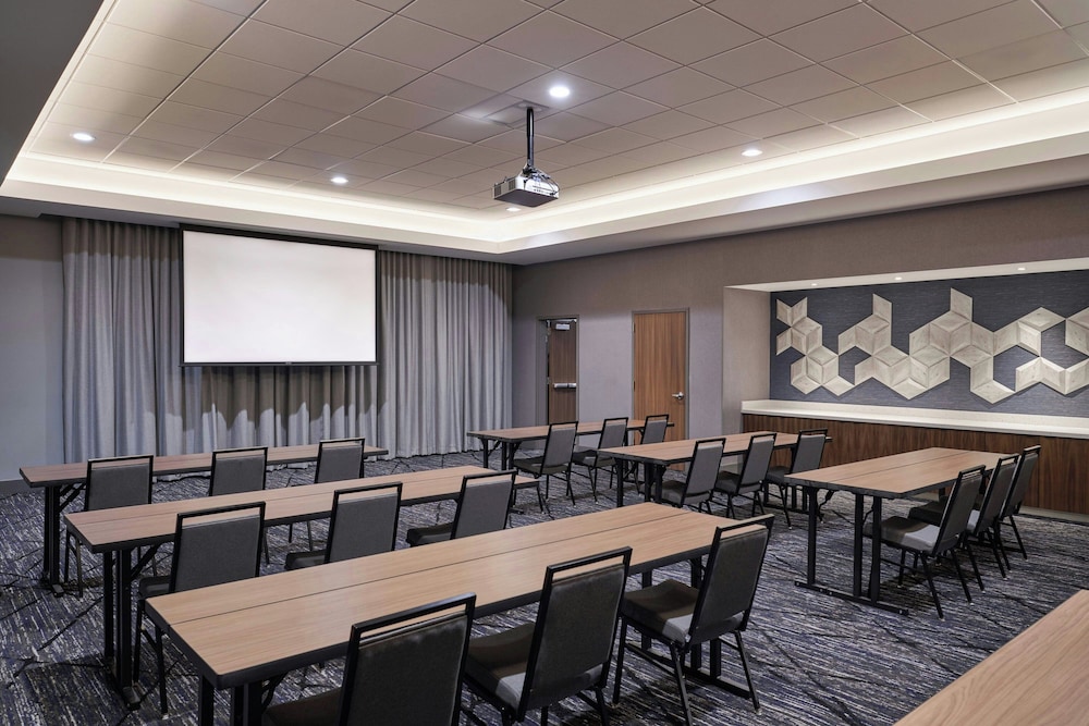 Courtyard by Marriott Madison 39/49