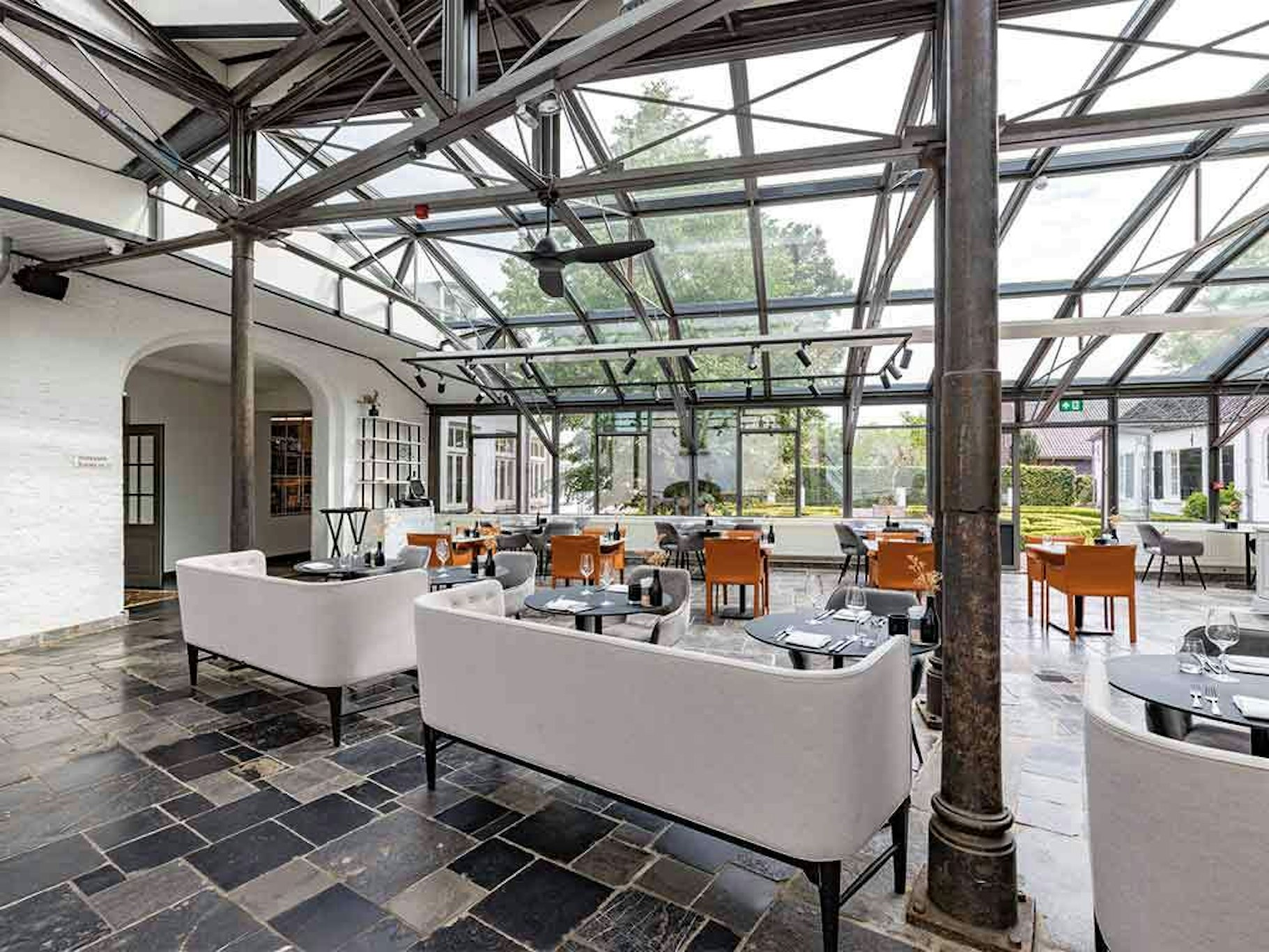 Sandton Chateau de Raay 4/50