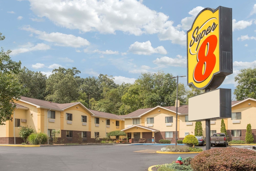 Super 8 by Wyndham Radford VA 1/26