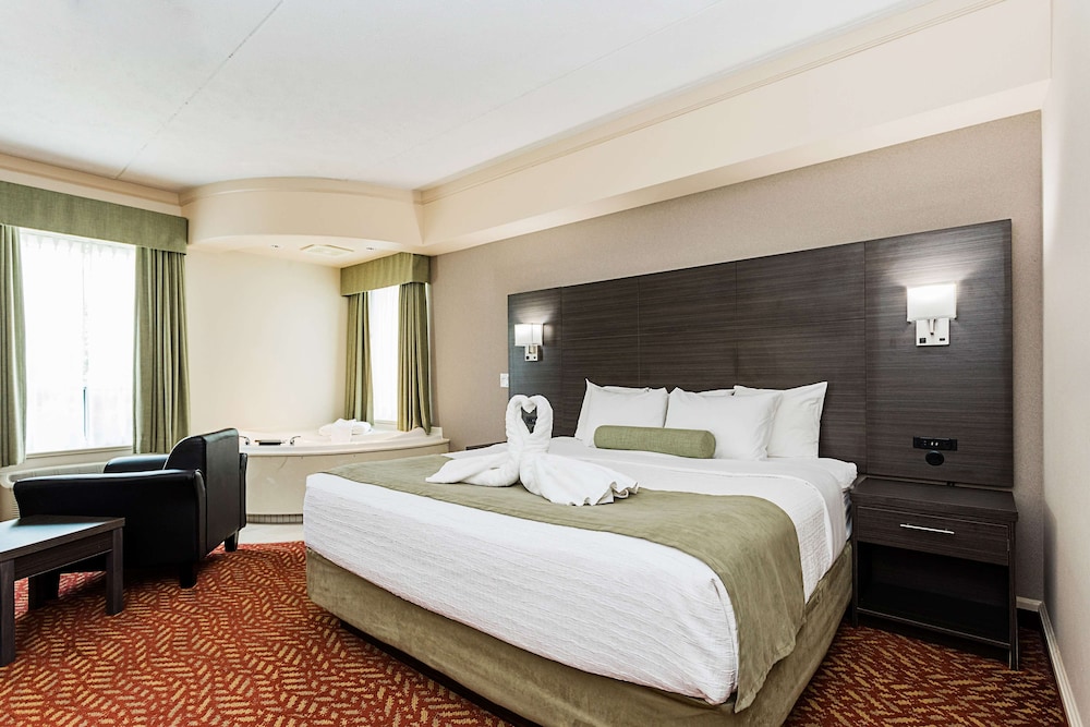 Tower, Standard, King Bed, Jetted Tub