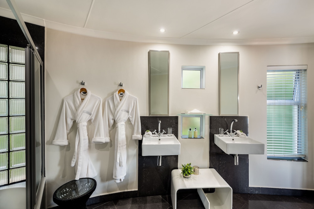 Villa Afrikana Guest Suites 27/88