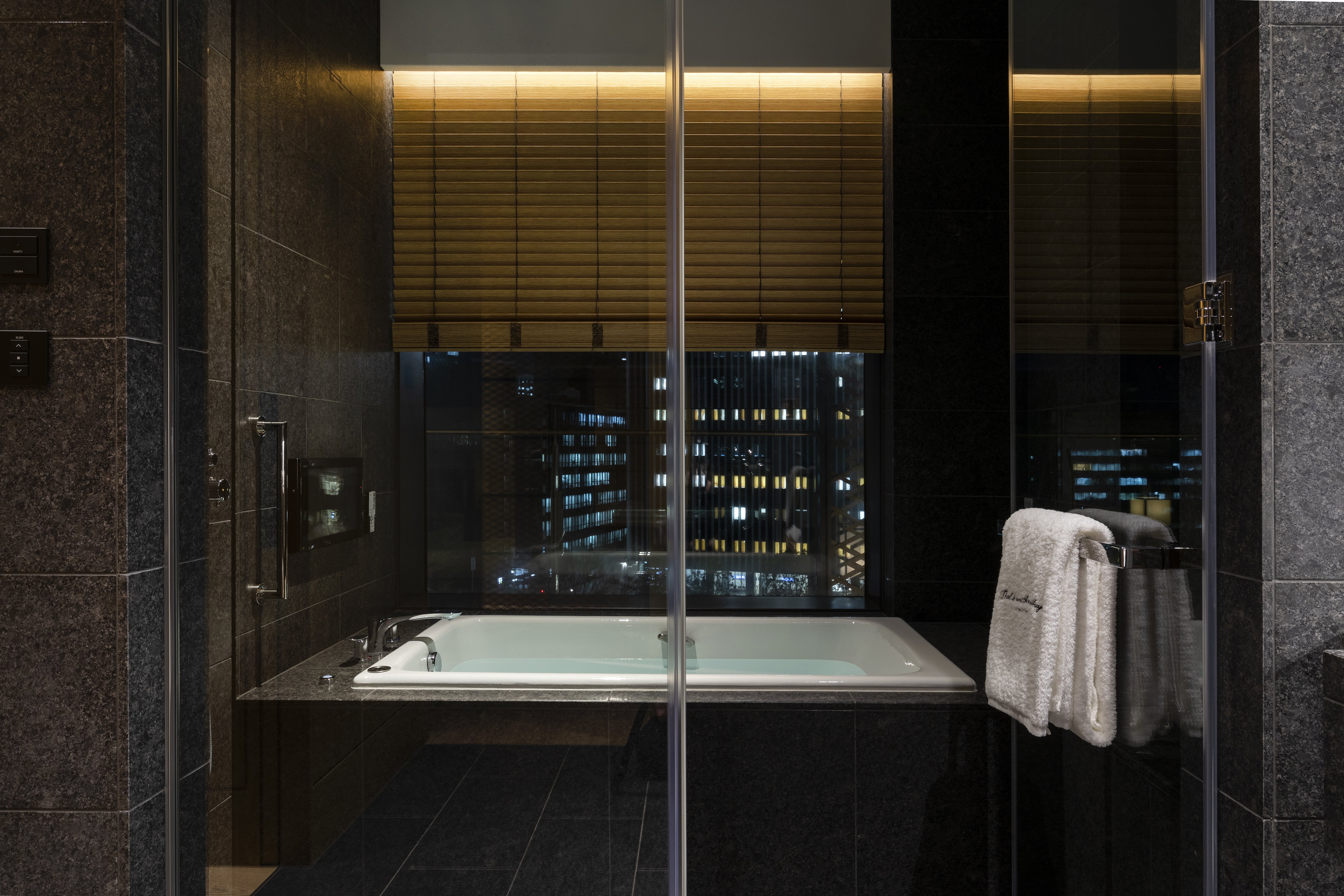 Heritage, Junior Suite, Twin Beds, with View, Balcony, Bathtub, Club Lounge Access