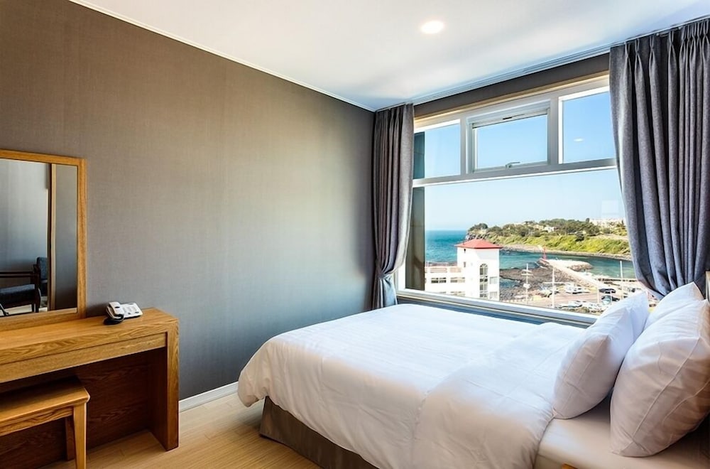 Rich Hotel 17/50