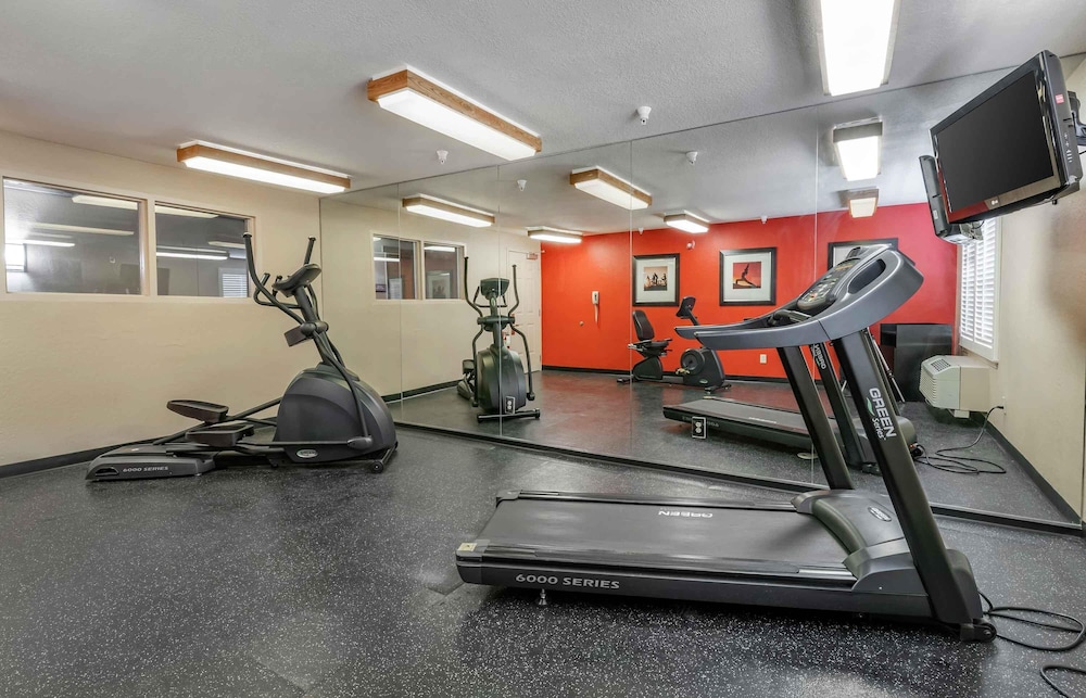 Studio 6 Suites Jacksonville Deerwood Park FL 36/71