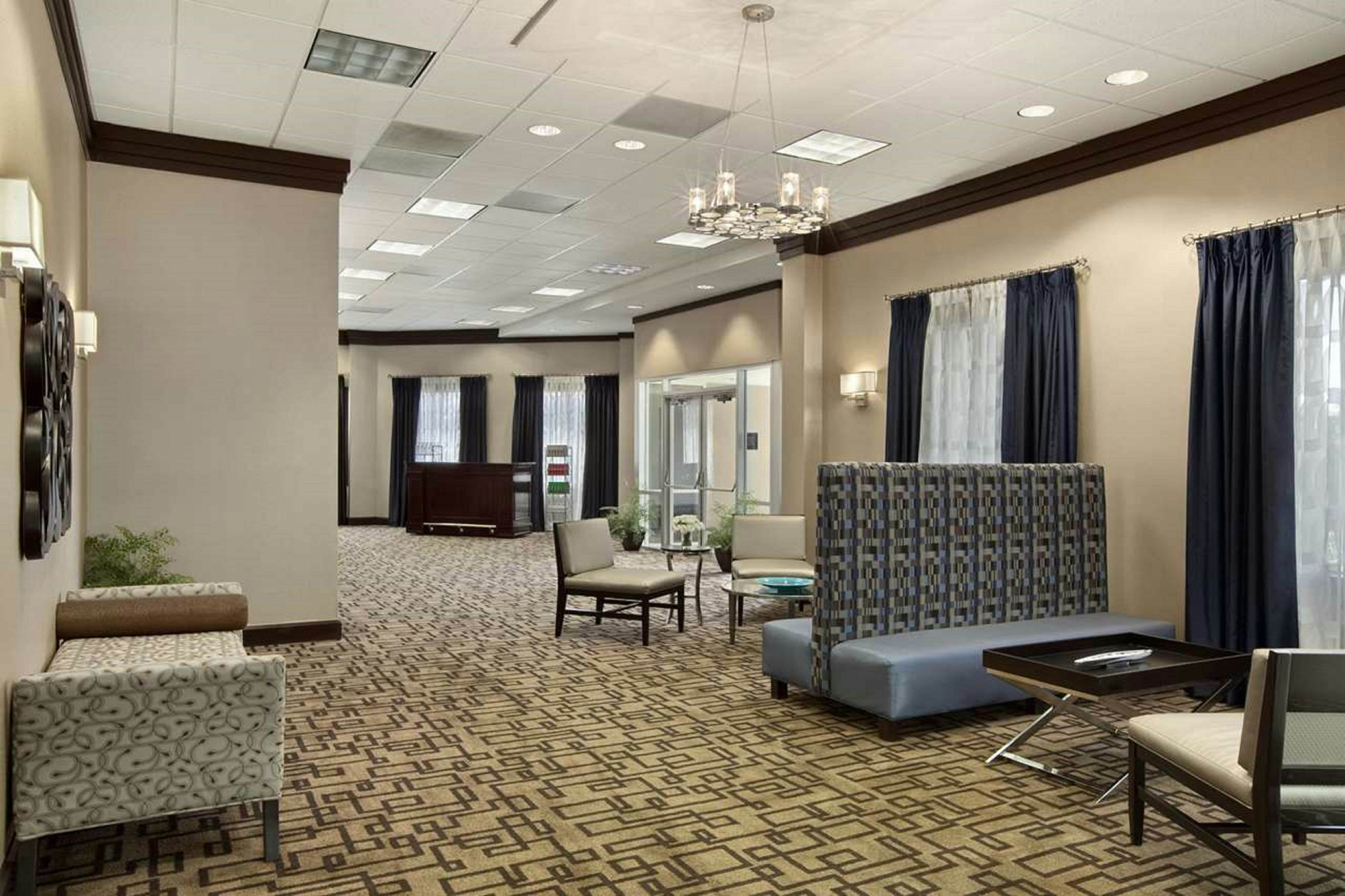Embassy Suites St. Louis - Airport 44/46