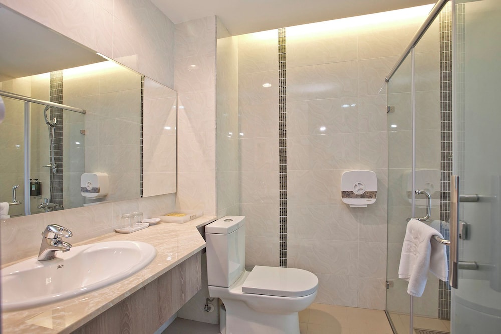 Renyi Lake Hotel 50/51