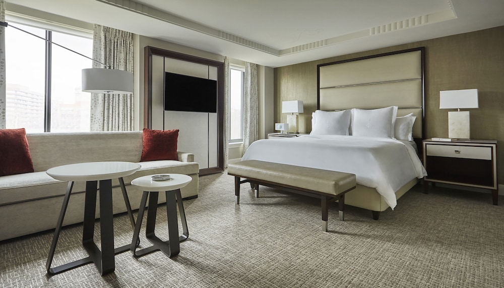 PREMIER, KING BED