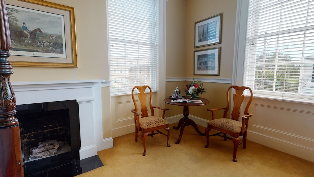 The Presidents Quarters Inn 48/76