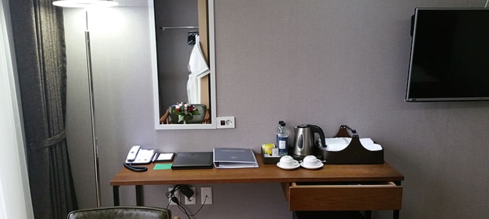 Black Sands Hotel 35/45