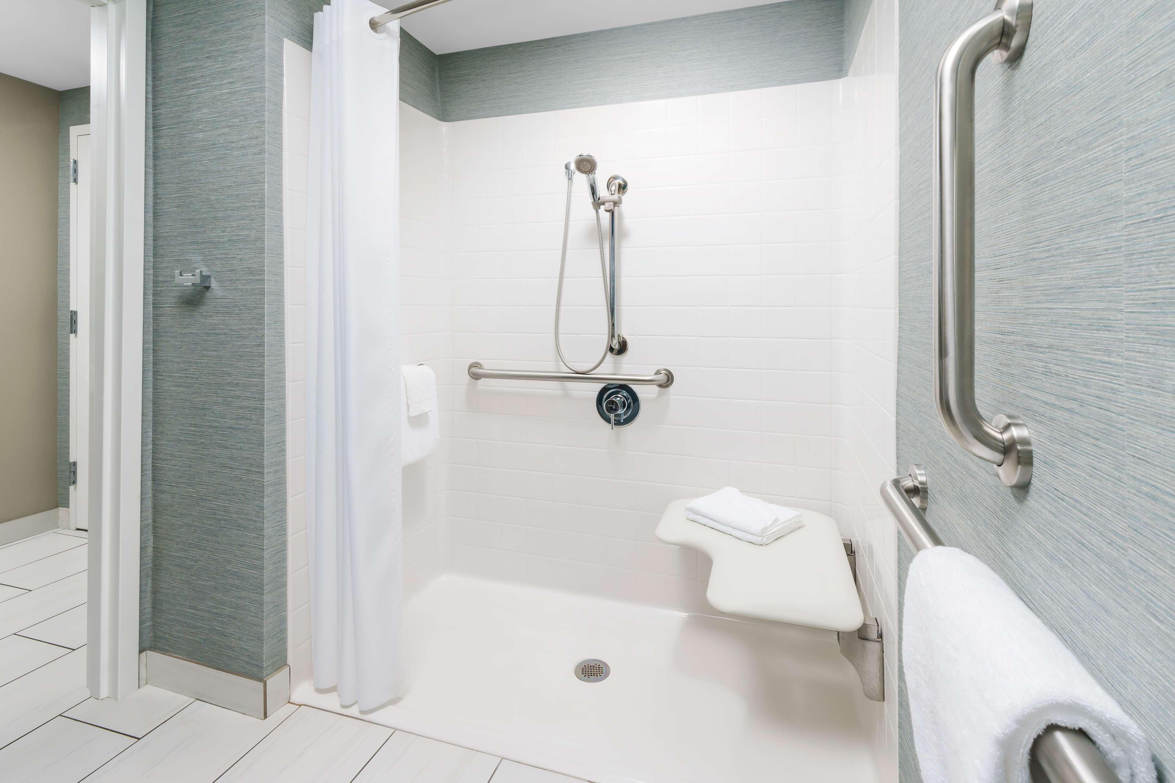 Studio, King Bed, City or Balcony, Accessible
