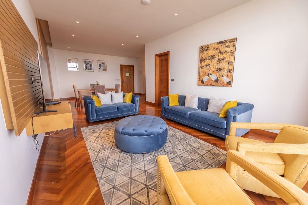 Broadwalk Residency 25/46