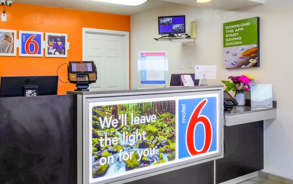 Motel6 Medford, OR - North 15/52