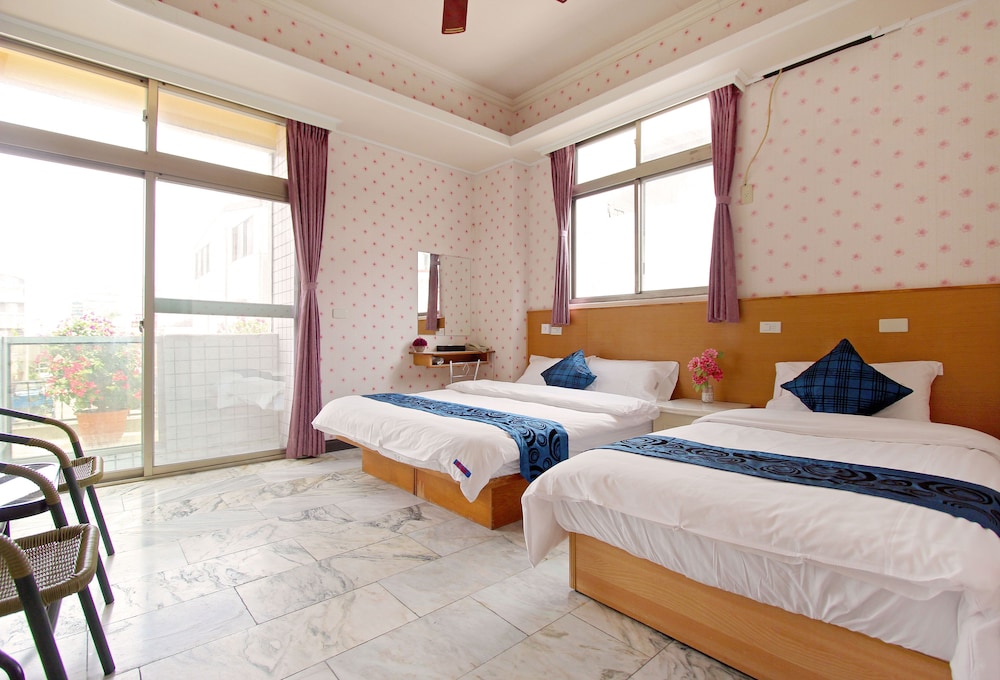 Tau Tau Chu Hotel 23/66