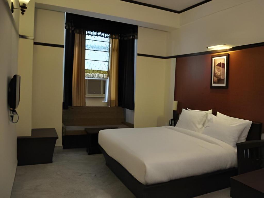 Hotel Krishna Sagar(NH 24) 11/20