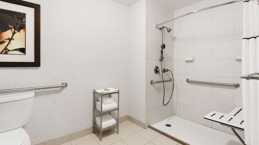 DoubleTree Suites by Hilton Charlotte SouthPark 14/60