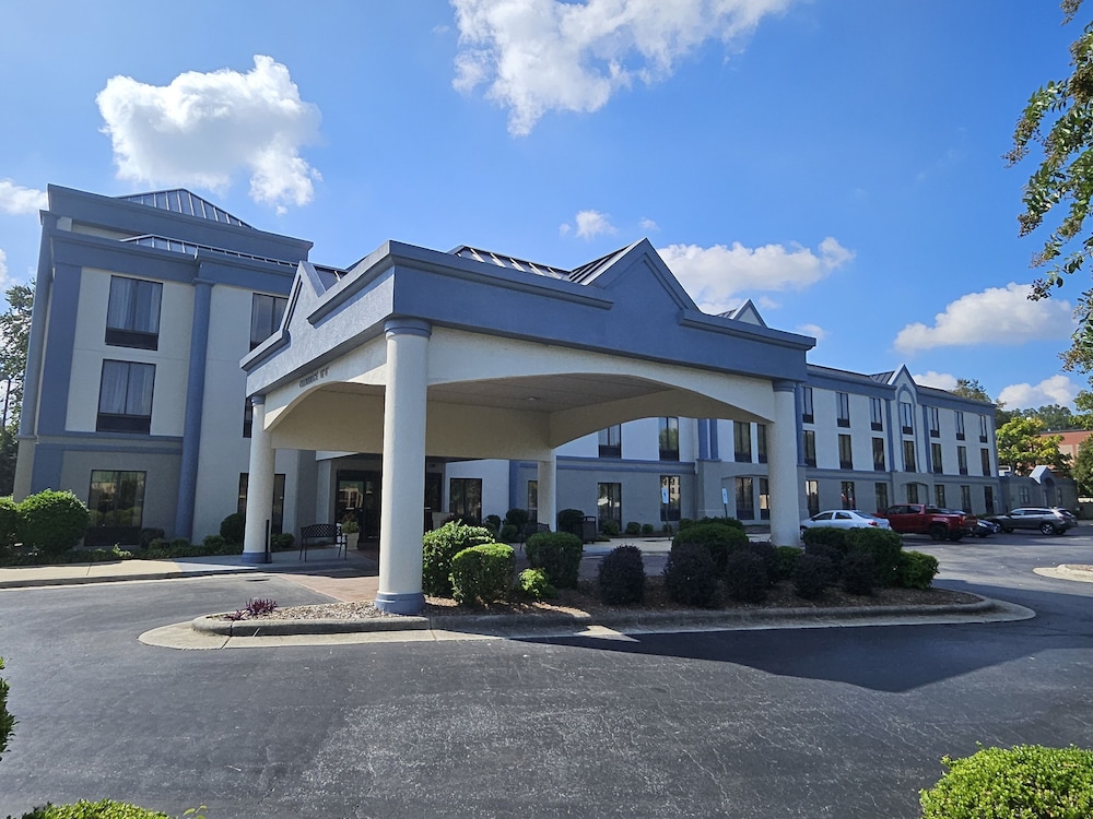 Wingate by Wyndham Greensboro/Coliseum 52/53