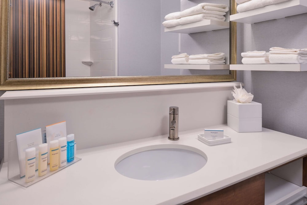 Hampton Inn Suites Denver Speer Boulevard 37/42