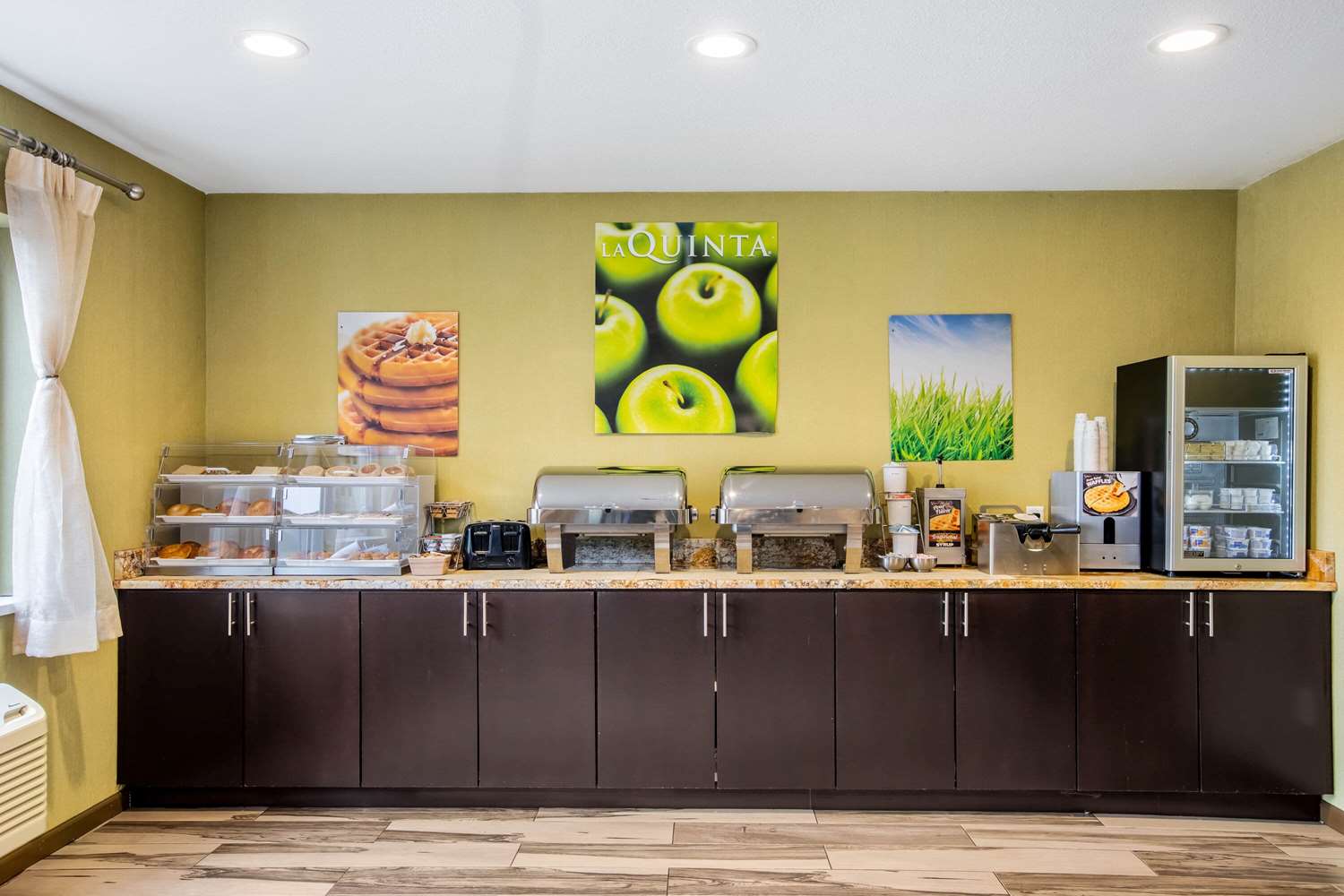 La Quinta Inn & Suites by Wyndham Emporia 6/22