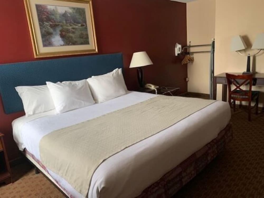 Fireside Inn Suites Portland Formerly Holiday Inn Portland West 16/33