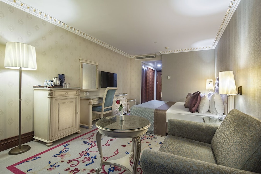 Merit Crystal Cove Hotel Casino & Spa 18/48