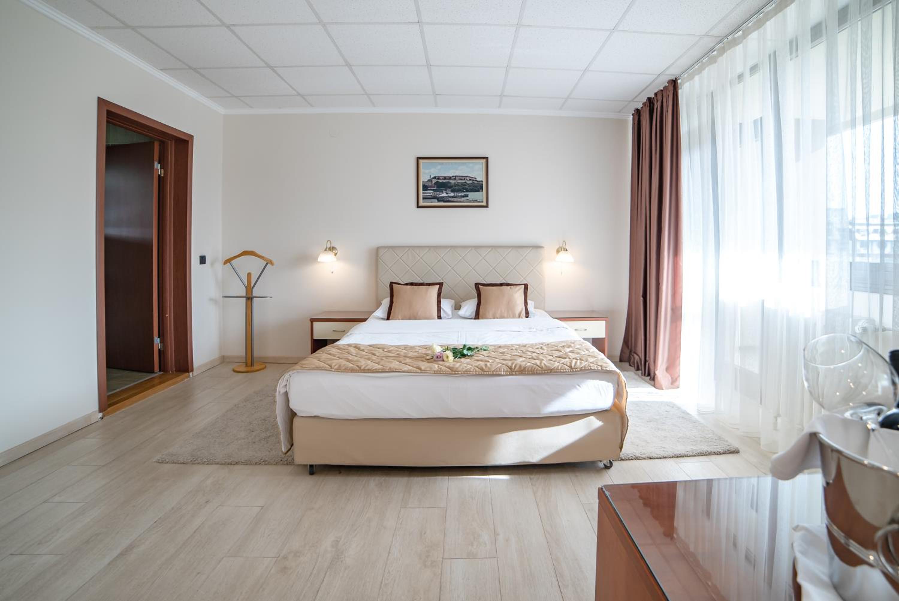 Novi Sad Hotel 8/54