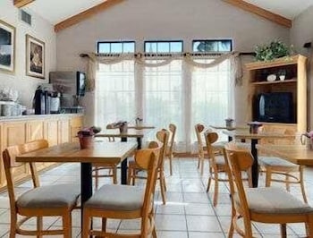 Studio6 Suites Opelousas, LA 35/55