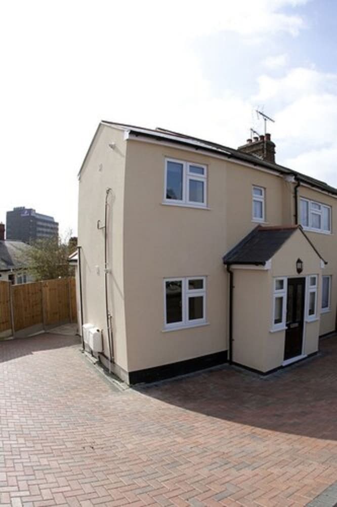 Brentwood Guest House Hotel 1/50