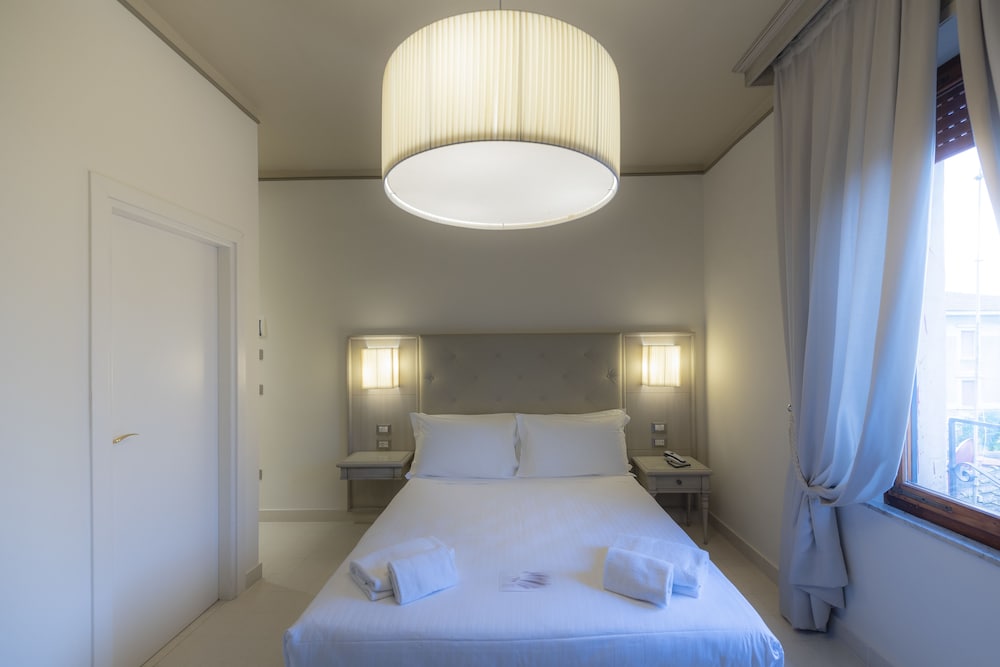DELUXE, DOUBLE BED