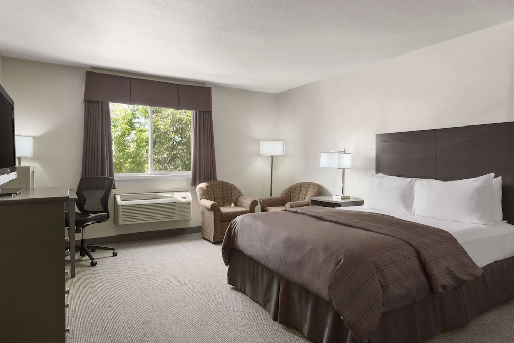 Days Inn by Wyndham Steinbach 13/43