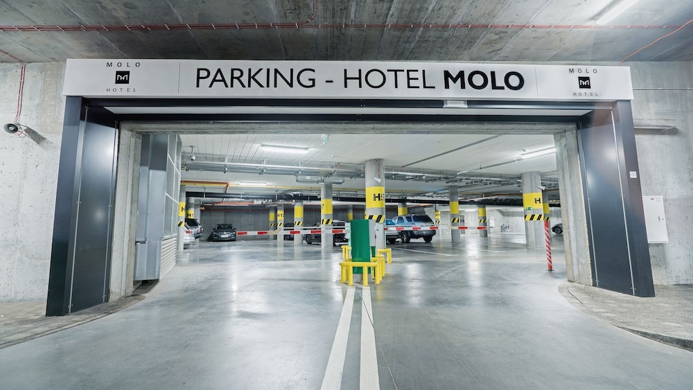 Molo Hotel 59/65