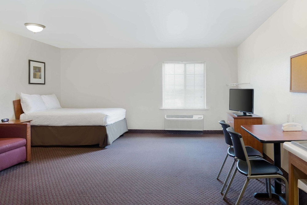 WoodSpring Suites Tyler Rose Garden 15/23