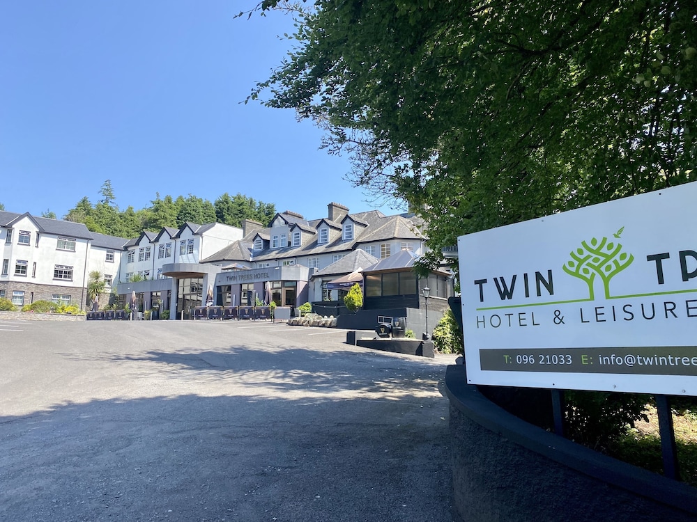 TWIN TREES HOTEL AND LEISURE CLUB(FORMERLY Downhill House Hotel) 41/54