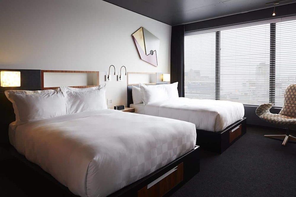 STANDARD, 2 QUEEN BEDS