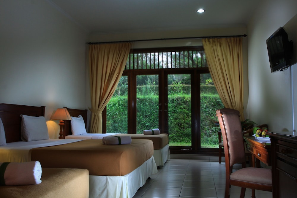 D Emmerick Salib Putih Hotel Salatiga 23/48