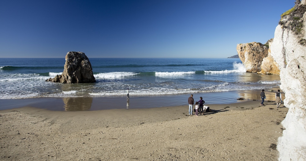 Tides Oceanview Inn & Cottages 41/50