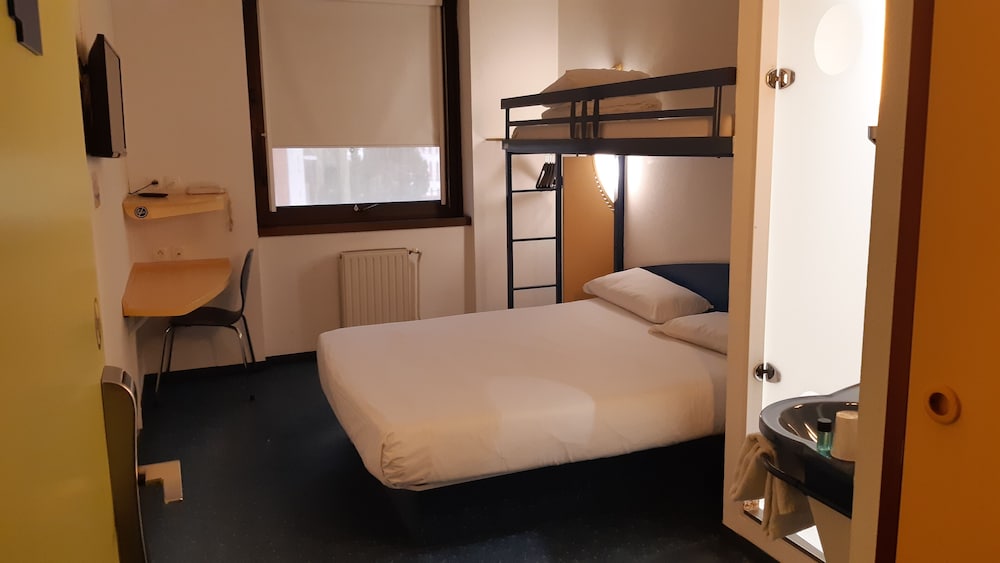 Kyriad Direct Montauban Centre 12/30