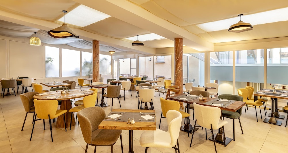 restaurant cafeteria