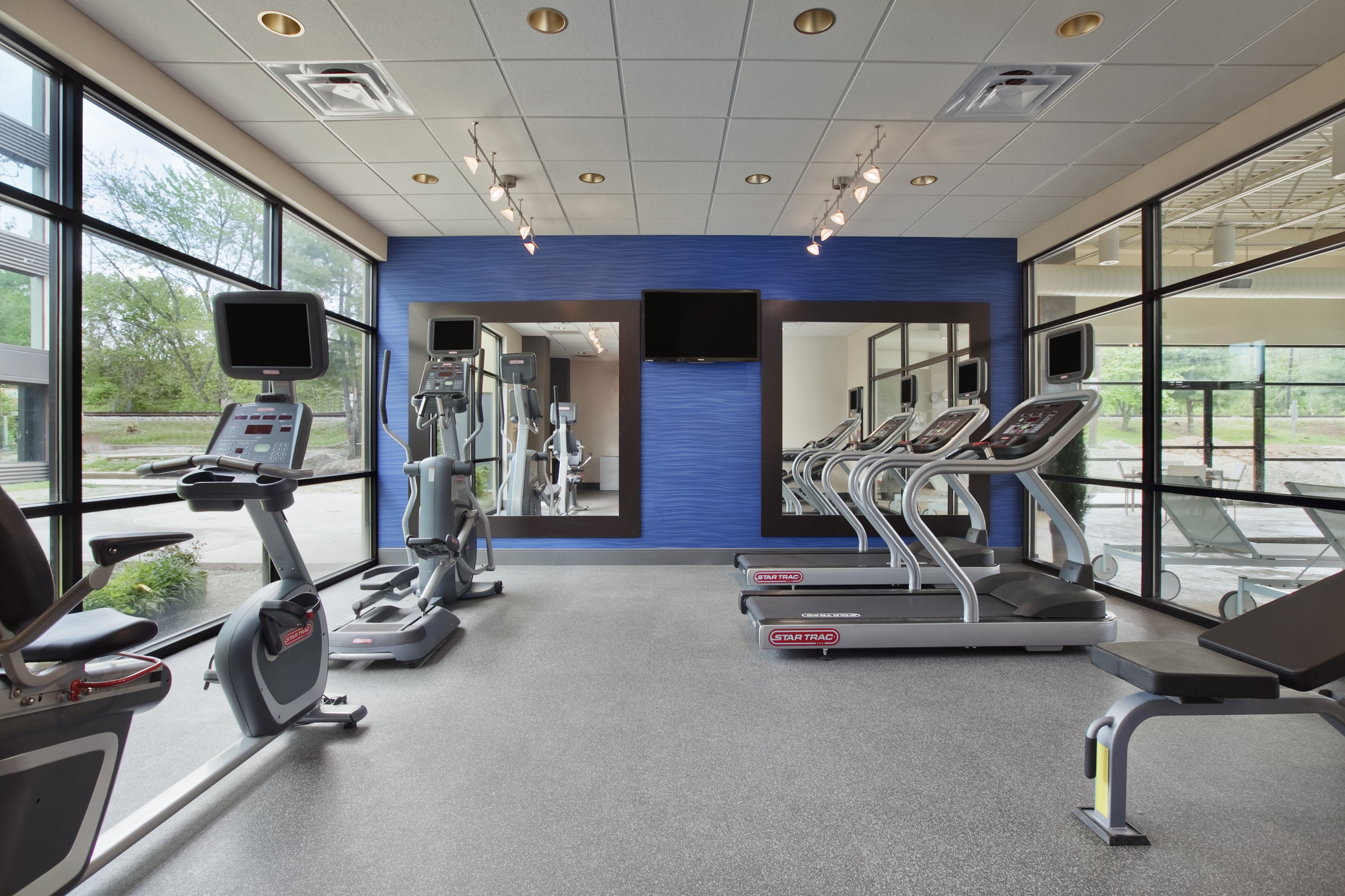 Holiday Inn & Suites Charleston West by IHG 11/32