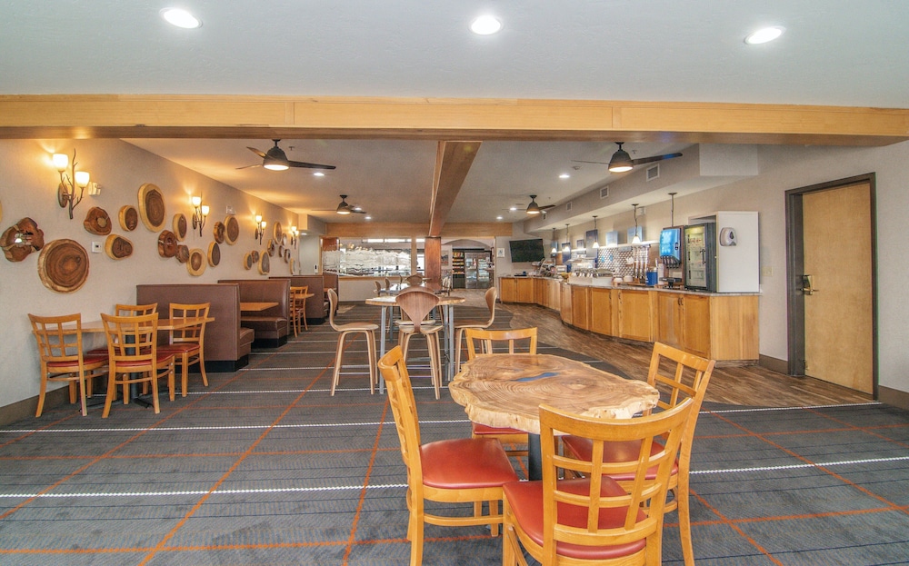 Holiday Inn Express Hotel & Suites Kalispell 57/77