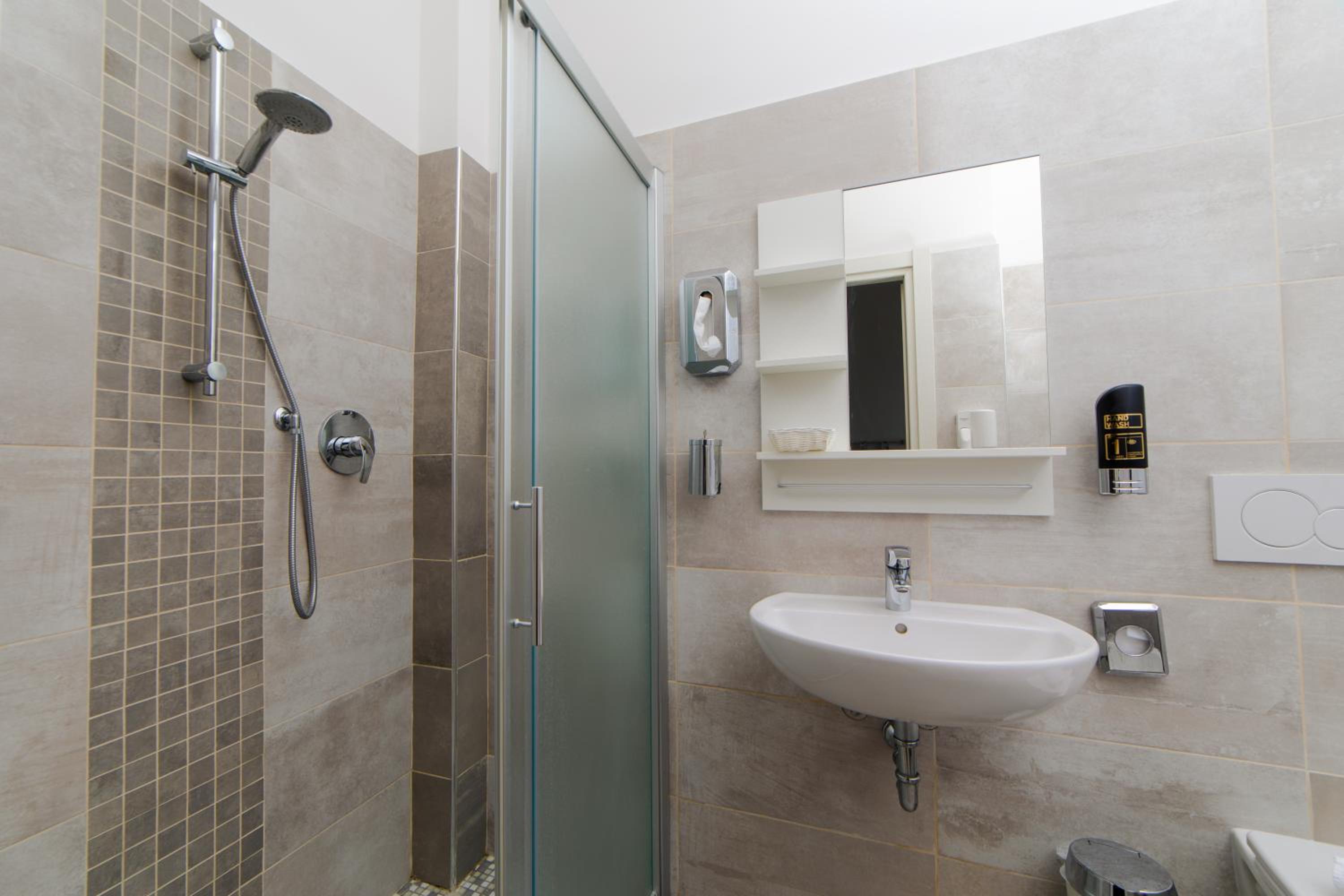 Hotel 21 53/55