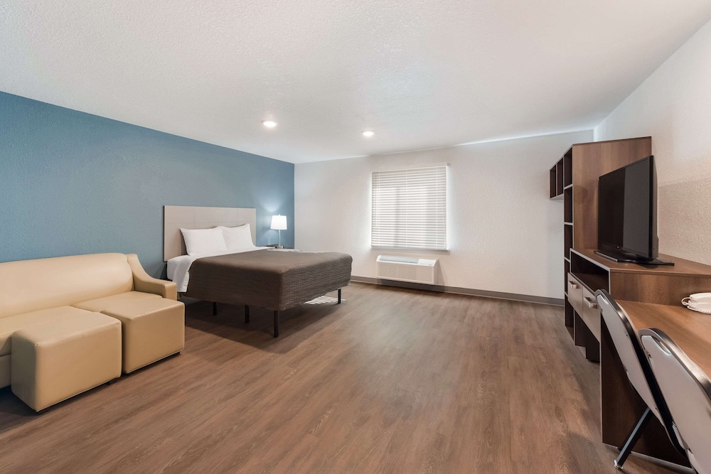WoodSpring Suites Dayton North 33/42