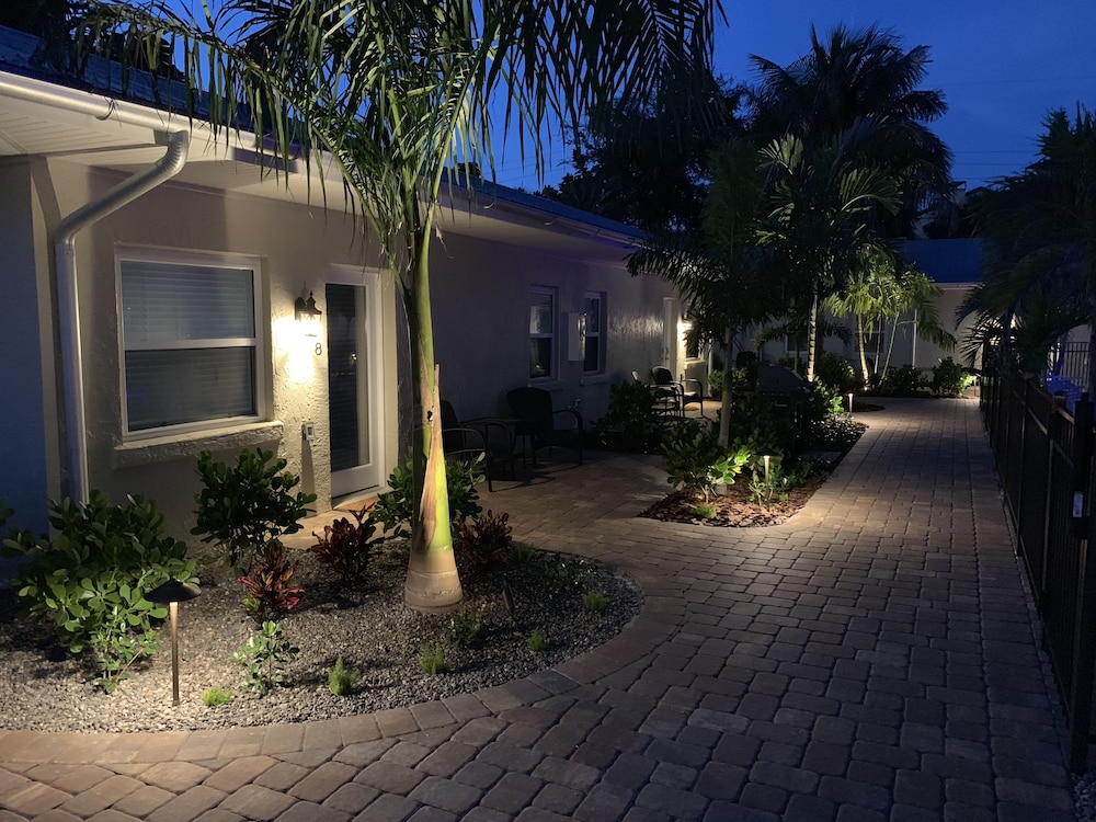 Twin Palms at Siesta 46/50