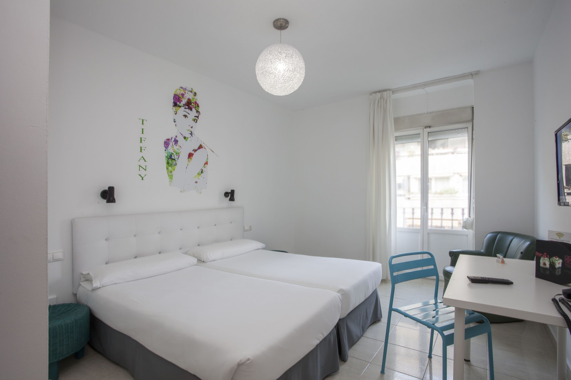 ROOM, TWIN BEDS