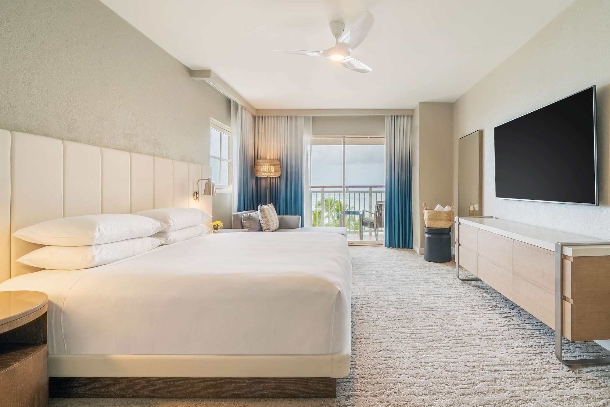 Room, King Bed, Partial Ocean Front, Balcony