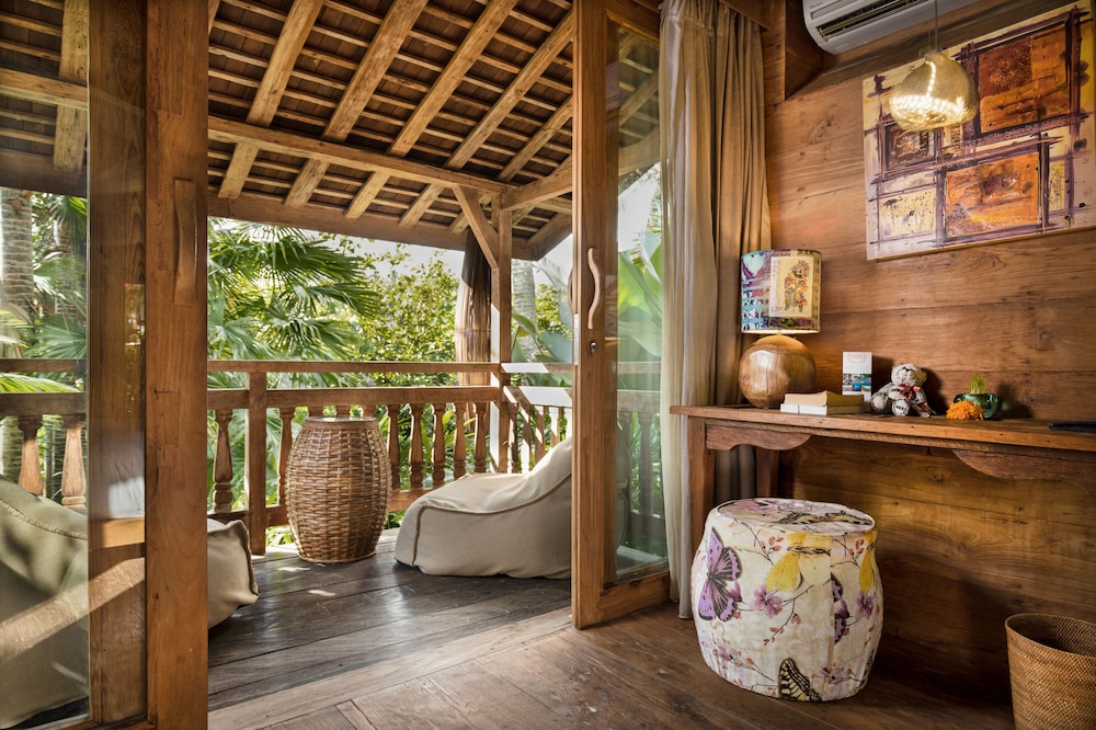 Blue Karma Dijiwa Ubud 50/50