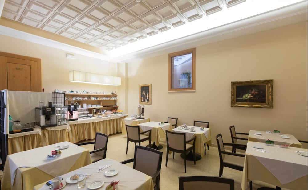 restaurant-cafeteria