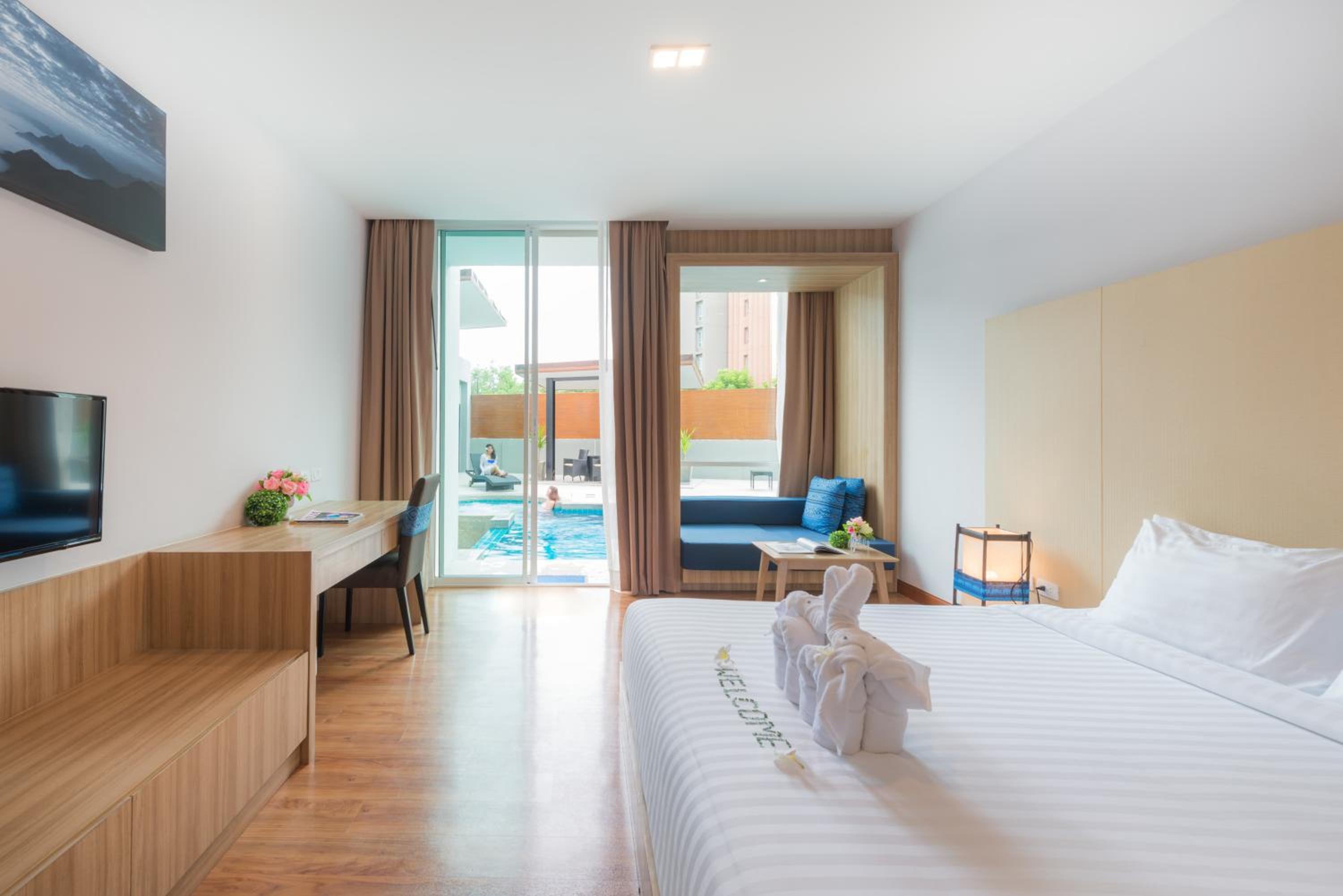 Deluxe, Double Bed, Pool Access